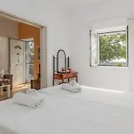 Margaret House Парос