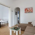 Margaret House Дом отдыха