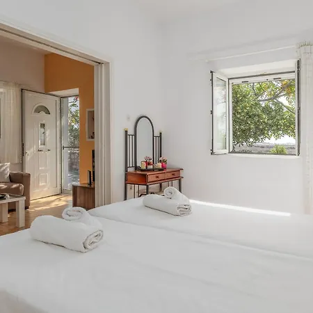 Margaret House Isterni (Paros)