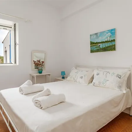 Margaret House Isterni (Paros)
