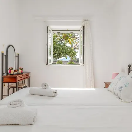 Margaret House * Isterni (Paros)