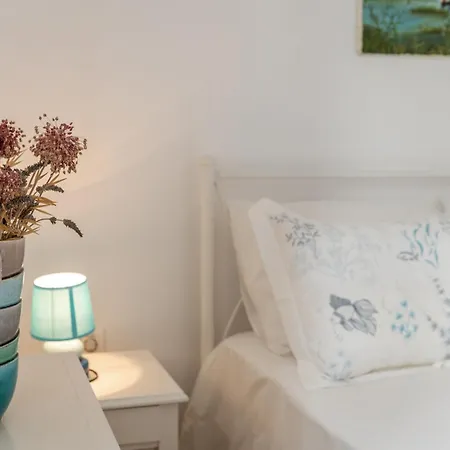 Margaret House * Isterni (Paros)